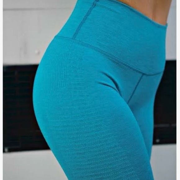 Alphalete Leggings - Picture 2 of 3
